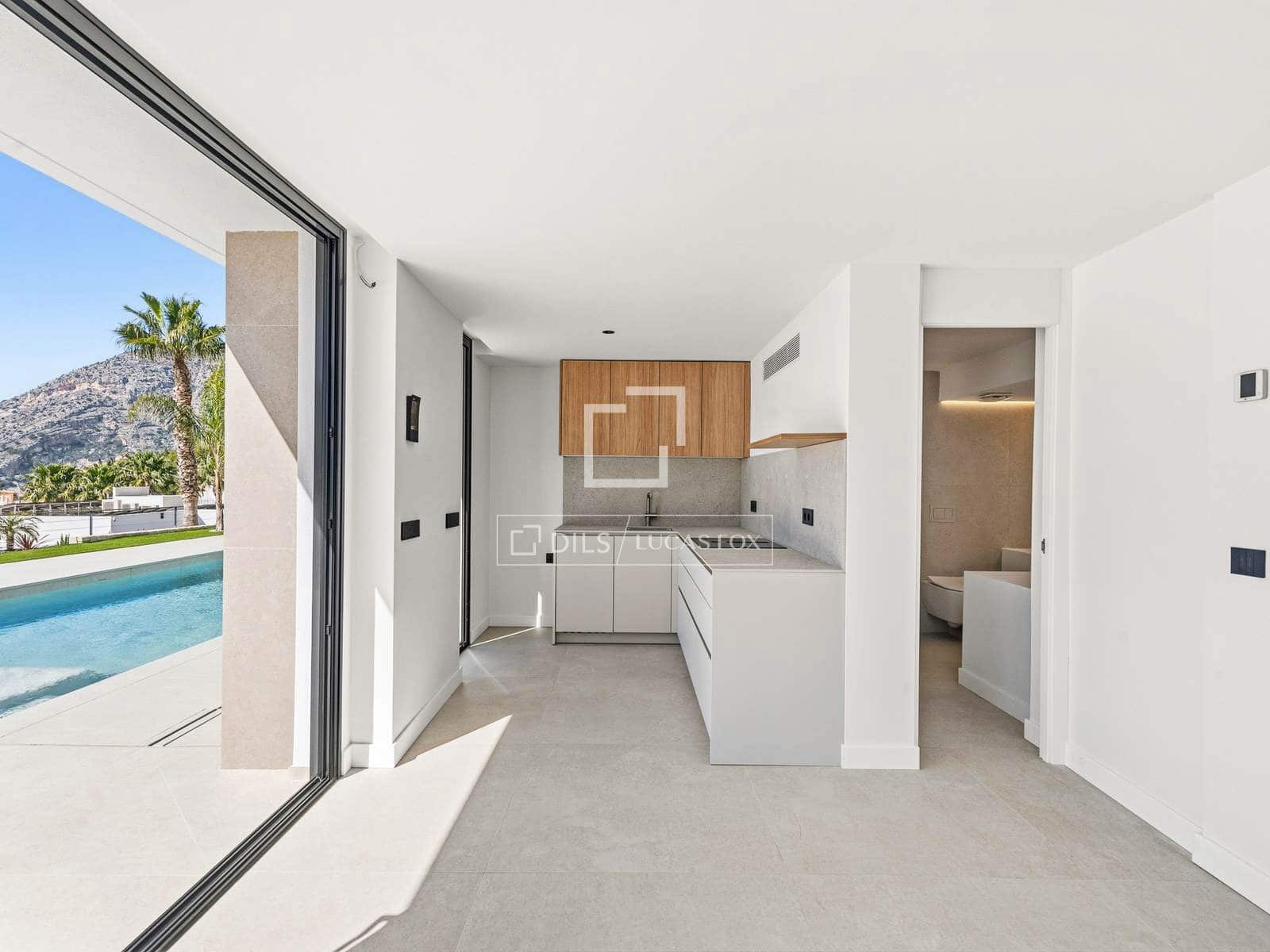 5 bedroom Villa for sale in Altea with pool garage - € 2,690,000 (Ref: 7694490)