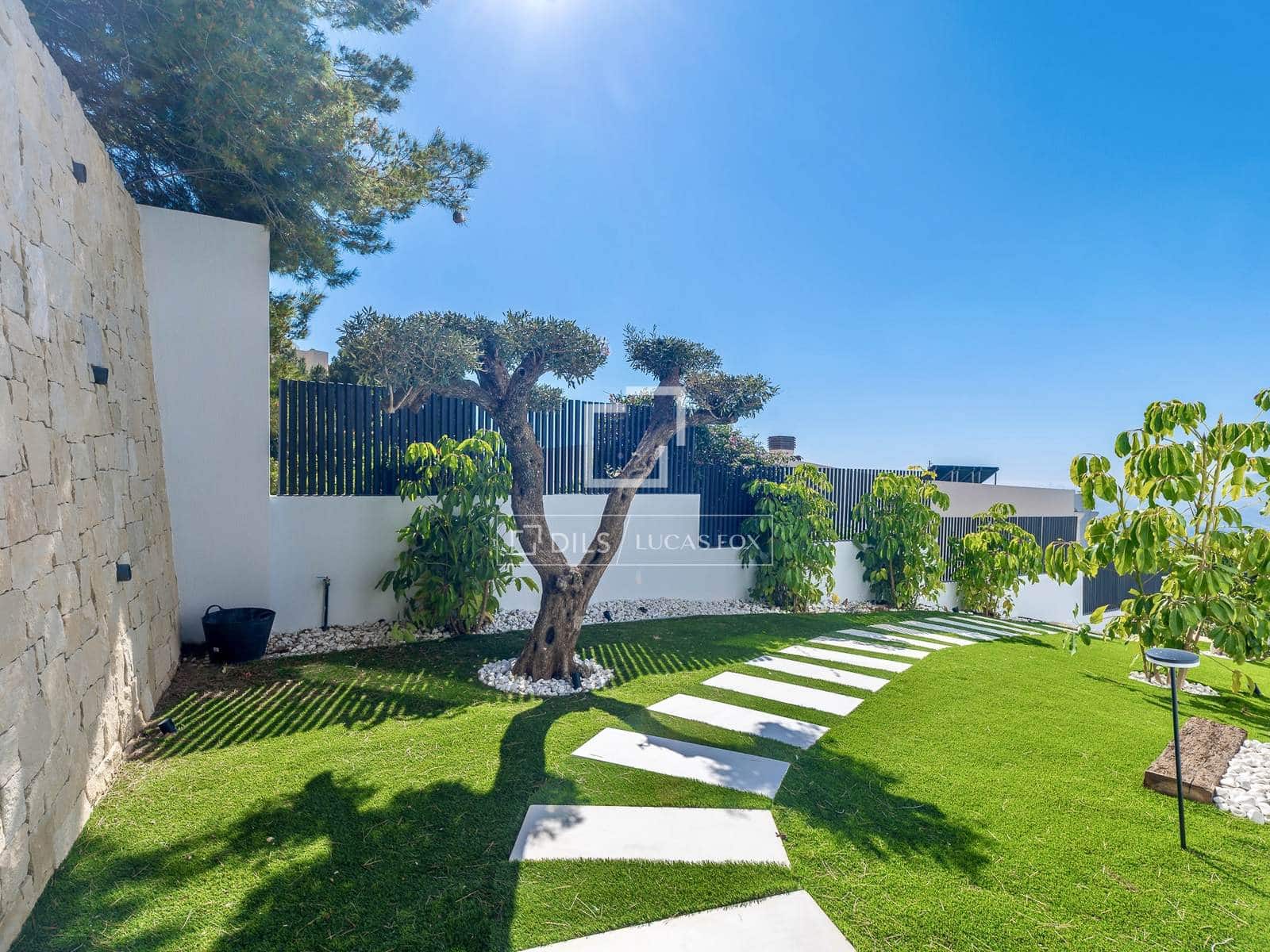 5 bedroom Villa for sale in Altea with pool garage - € 2,690,000 (Ref: 7694490)