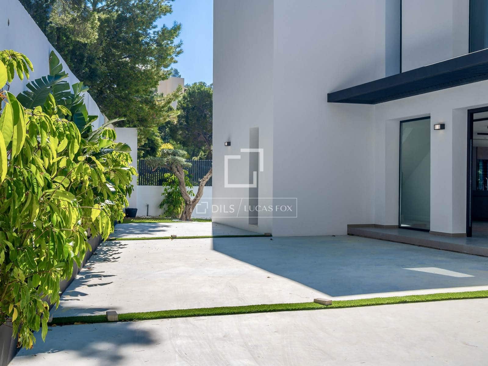 5 bedroom Villa for sale in Altea with pool garage - € 2,690,000 (Ref: 7694490)