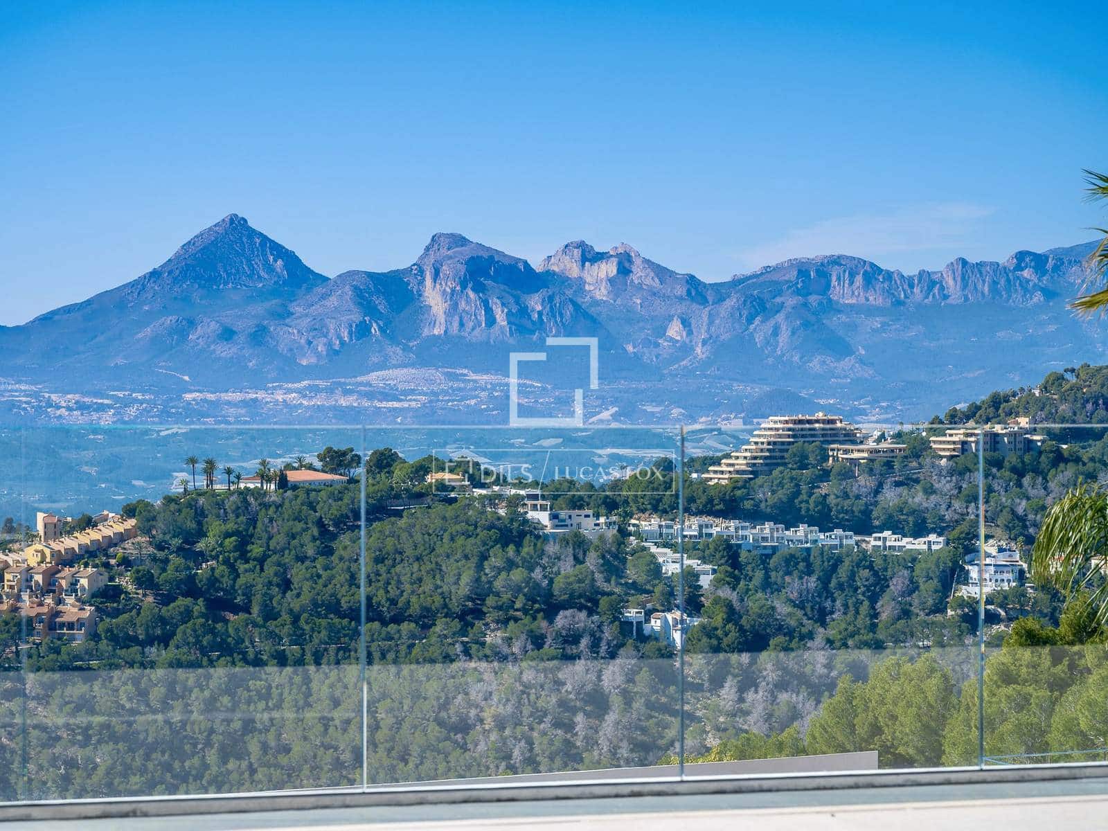 5 bedroom Villa for sale in Altea with pool garage - € 2,690,000 (Ref: 7694490)