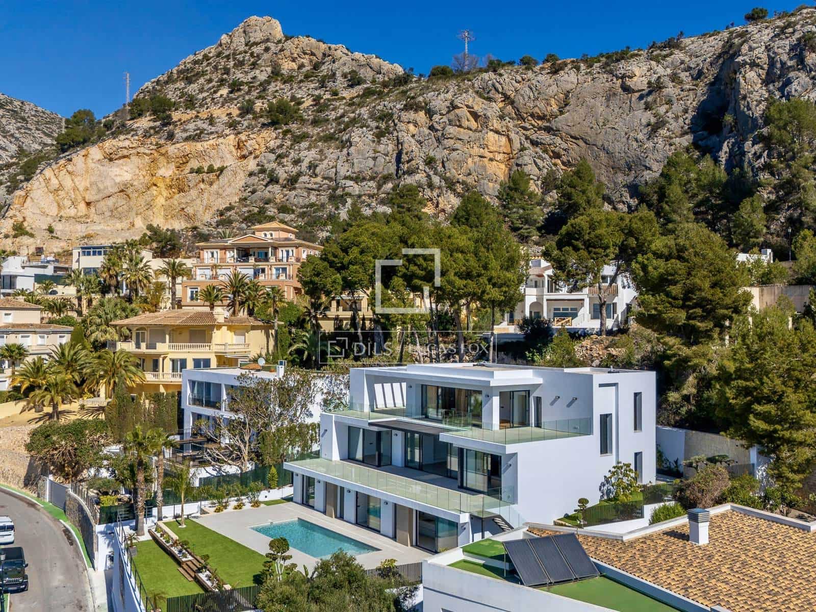 5 bedroom Villa for sale in Altea with pool garage - € 2,690,000 (Ref: 7694490)