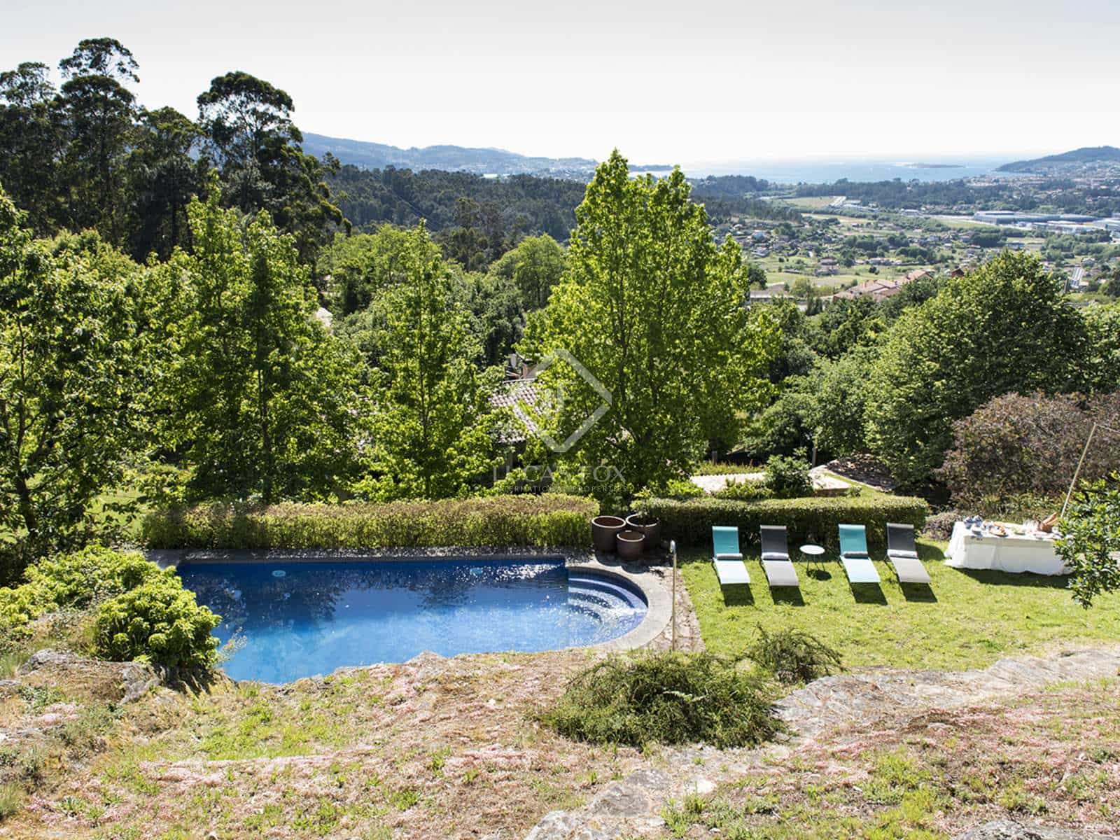 3 soveværelse Villa til leje i Nigran med swimmingpool garage - € 2.700 (Ref: 7694500)