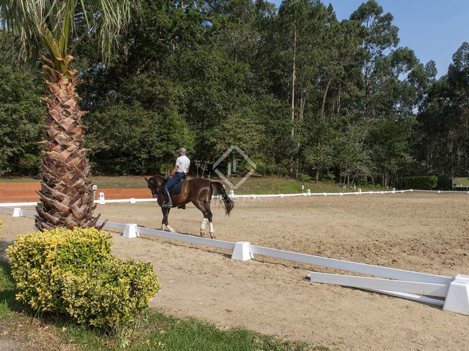 4 bedroom Finca/Country House for sale in Nigran with garage - € 1,350,000 (Ref: 7697450)