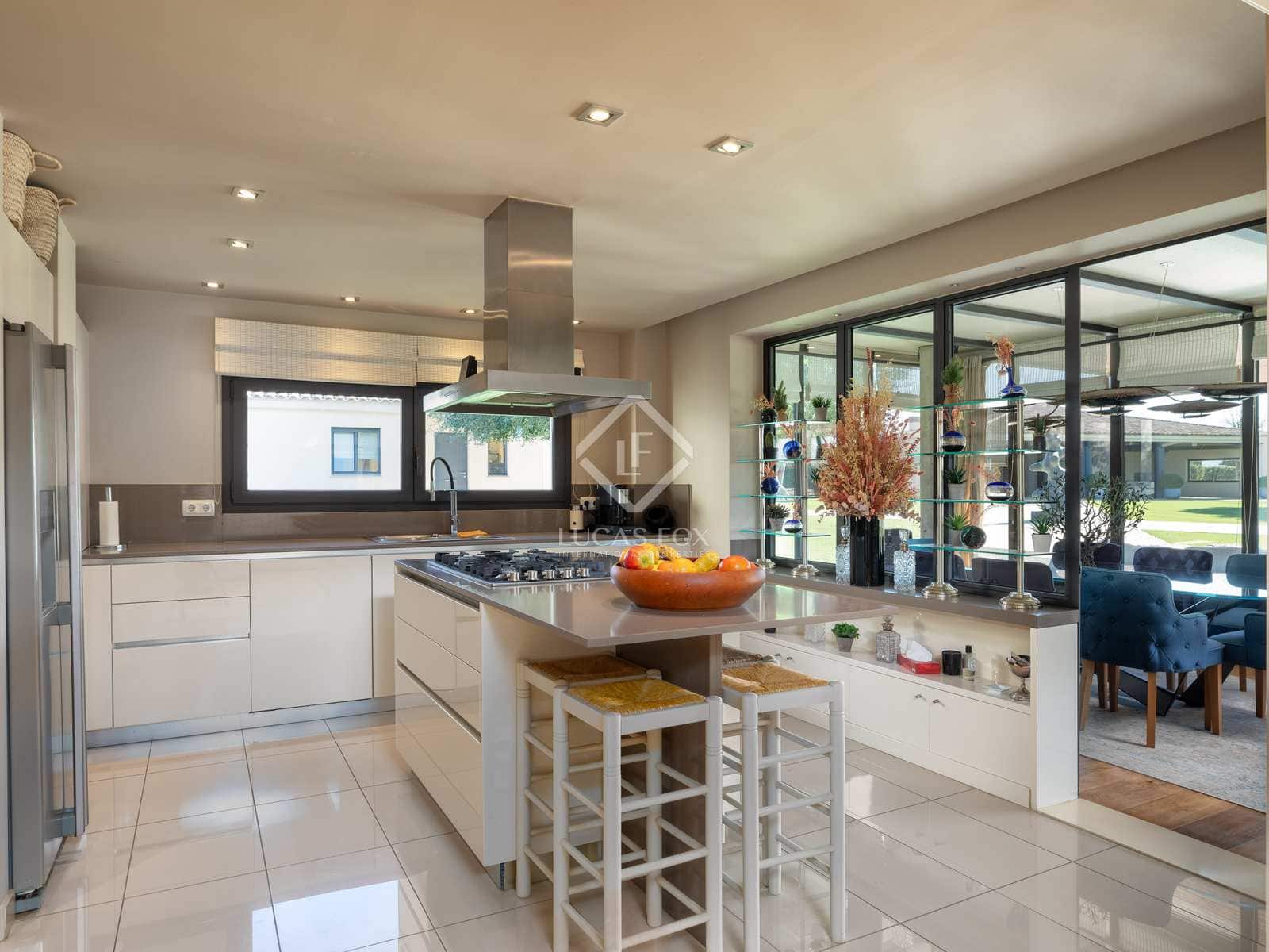 7 sypialnia Willa na sprzedaż w La Bisbal d'Emporda z basenem garażem - 3 690 000 € (Ref: 7709801)