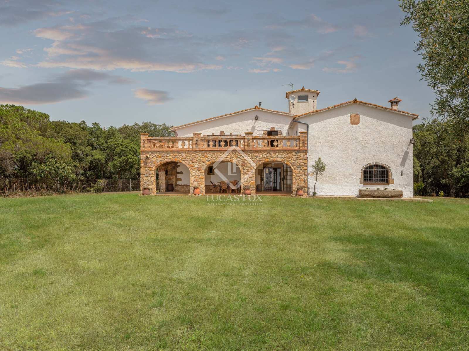 5 soveværelse Finca/Landehus til salg i Llagostera - € 1.000.000 (Ref: 7709803)