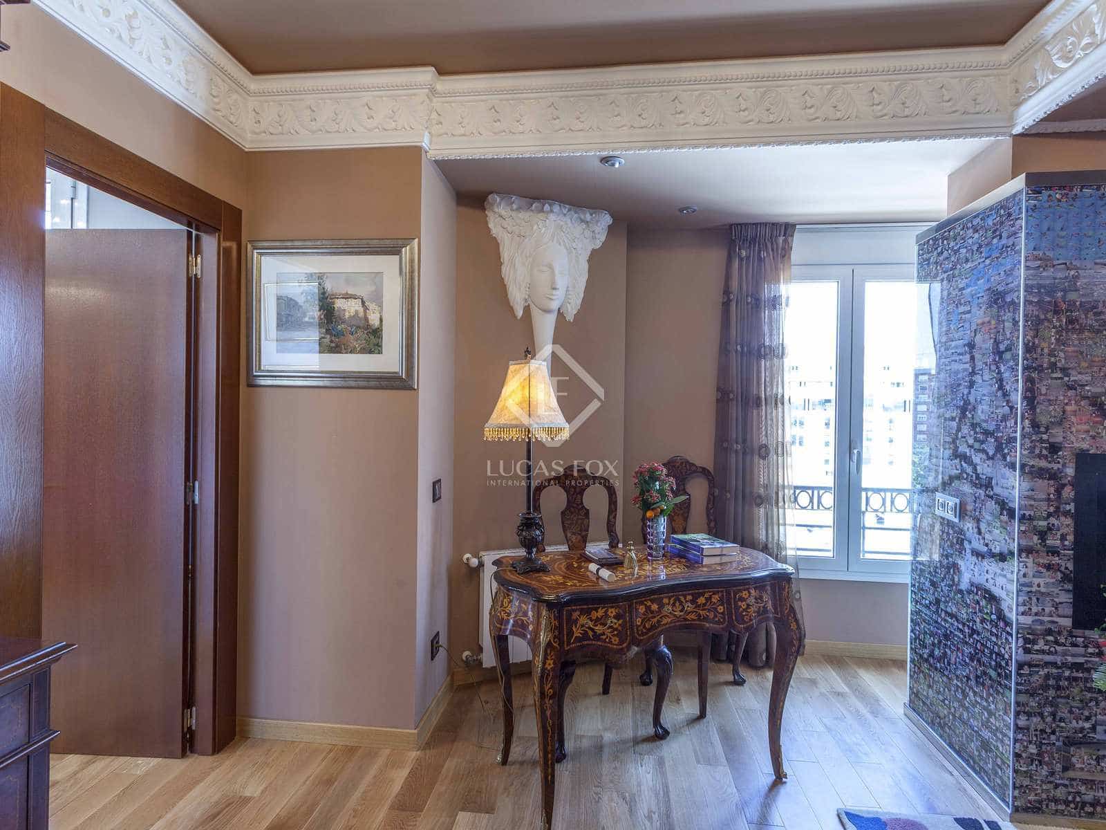 2 slaapkamer Appartement te huur in Valencia stad - € 1.800 (Ref: 7709812)