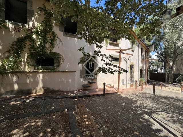 10 slaapkamer Villa te koop in Sant Andreu de Llavaneres met garage - € 750.000 (Ref: 7711889)