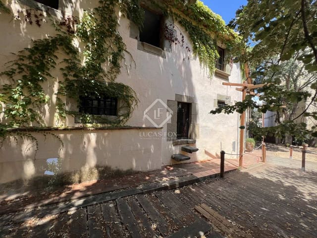 10 slaapkamer Villa te koop in Sant Andreu de Llavaneres met garage - € 750.000 (Ref: 7711889)