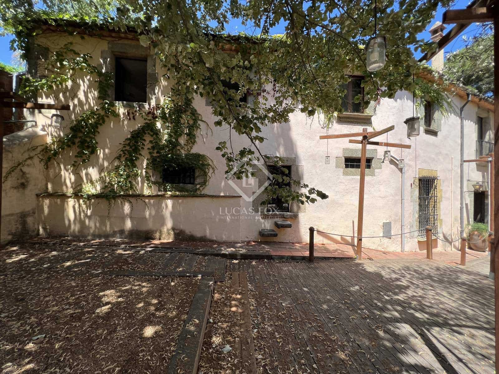 10 soveværelse Villa til salg i Sant Andreu de Llavaneres med garage - € 750.000 (Ref: 7711889)