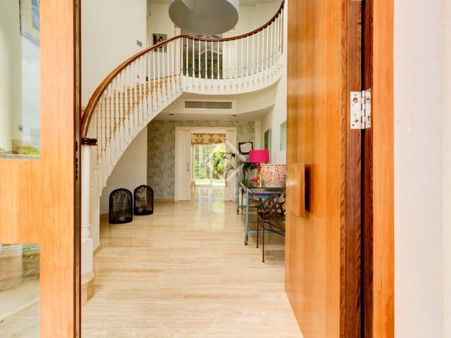 5 bedroom Villa for sale in Tarragona city with pool garage - € 1,900,000 (Ref: 7711894)