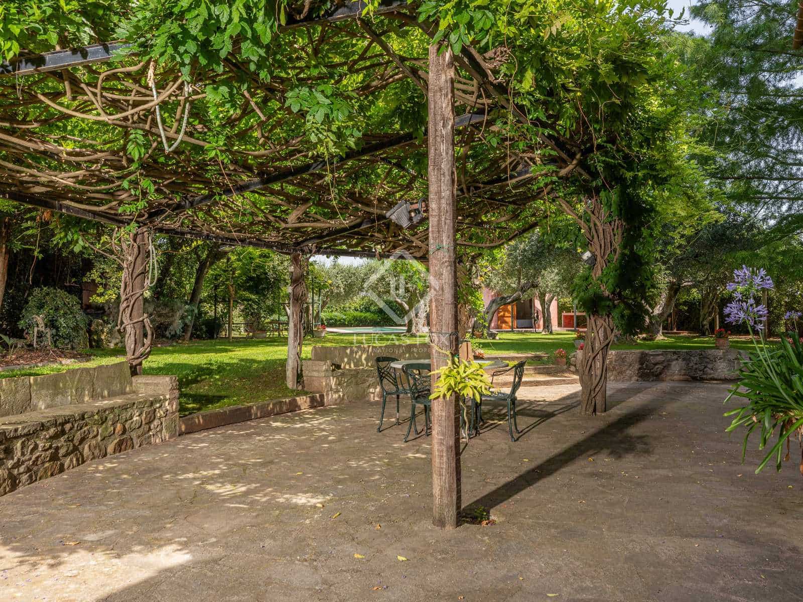 4 soveværelse Finca/Landehus til salg i Flaca med swimmingpool garage - € 850.000 (Ref: 7713954)