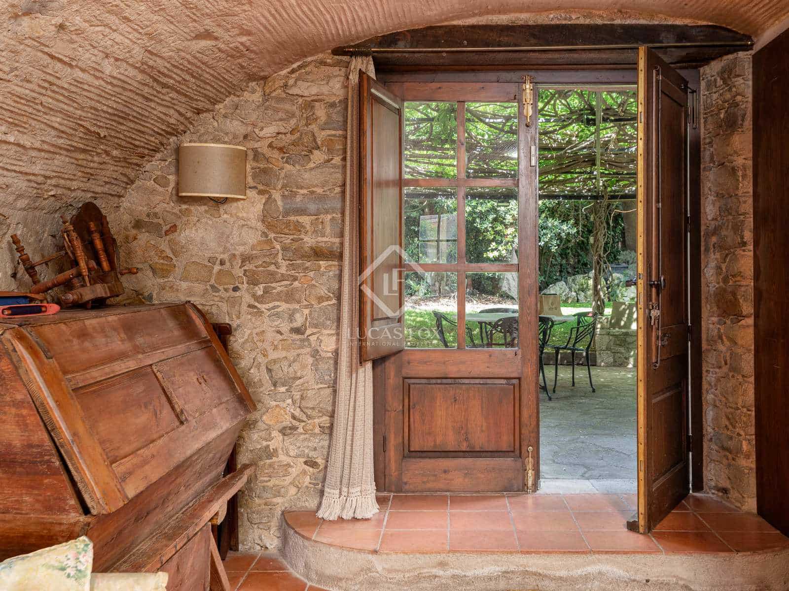 4 soveværelse Finca/Landehus til salg i Flaca med swimmingpool garage - € 850.000 (Ref: 7713954)