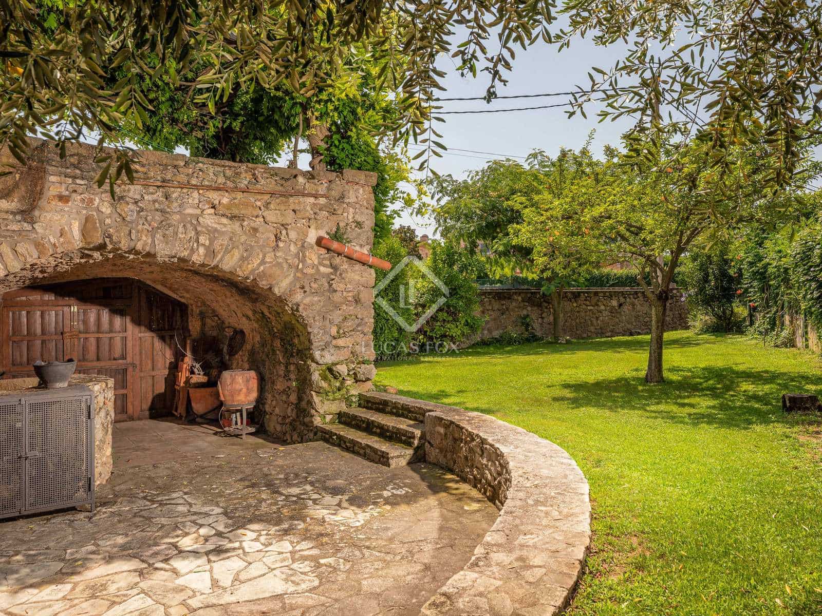 4 soveværelse Finca/Landehus til salg i Flaca med swimmingpool garage - € 850.000 (Ref: 7713954)