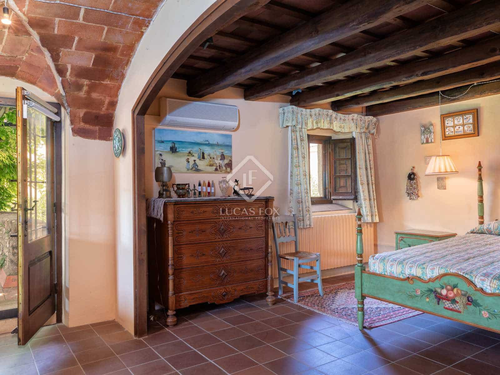 4 soveværelse Finca/Landehus til salg i Flaca med swimmingpool garage - € 850.000 (Ref: 7713954)