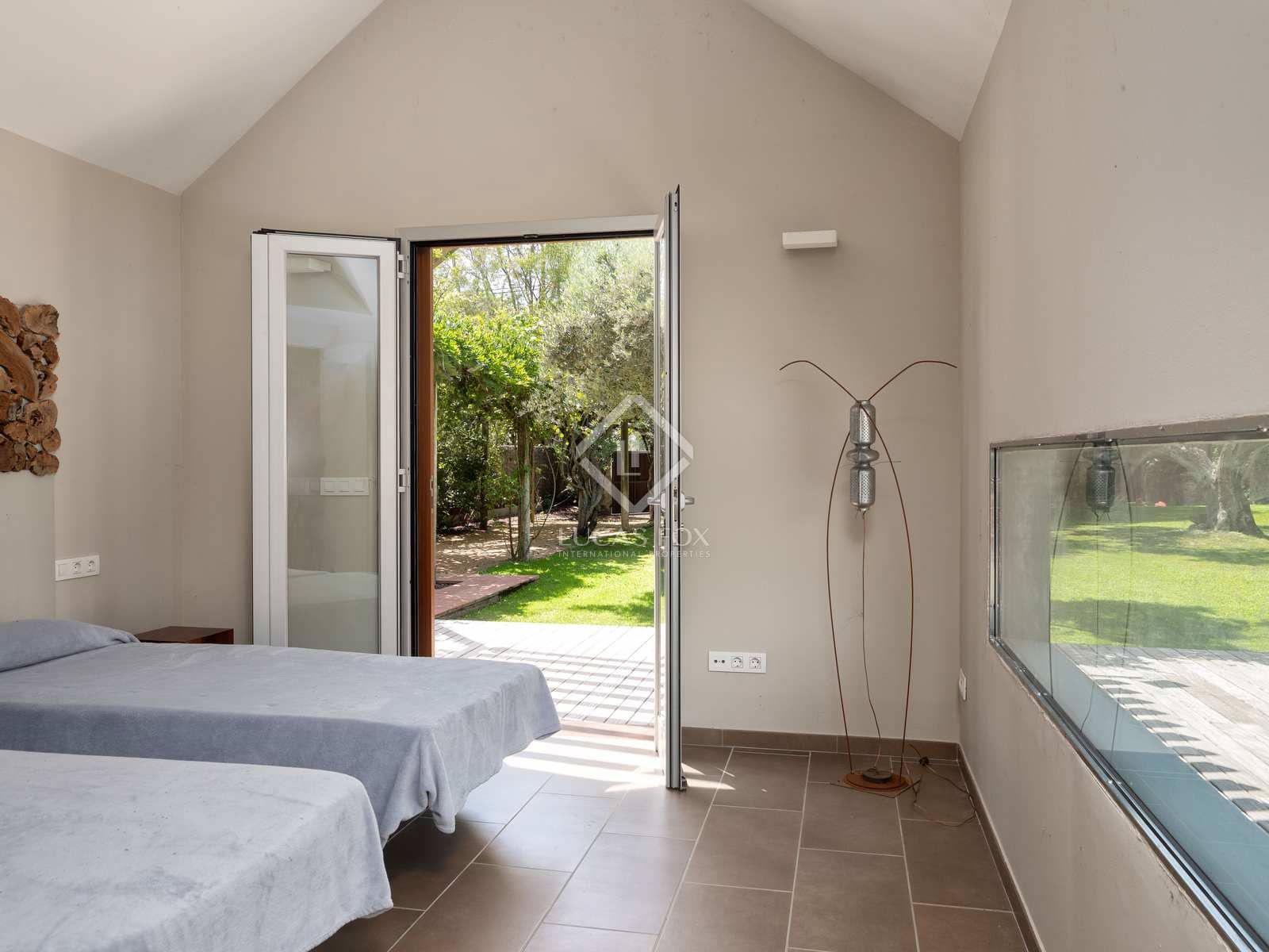 4 soveværelse Finca/Landehus til salg i Flaca med swimmingpool garage - € 850.000 (Ref: 7713954)