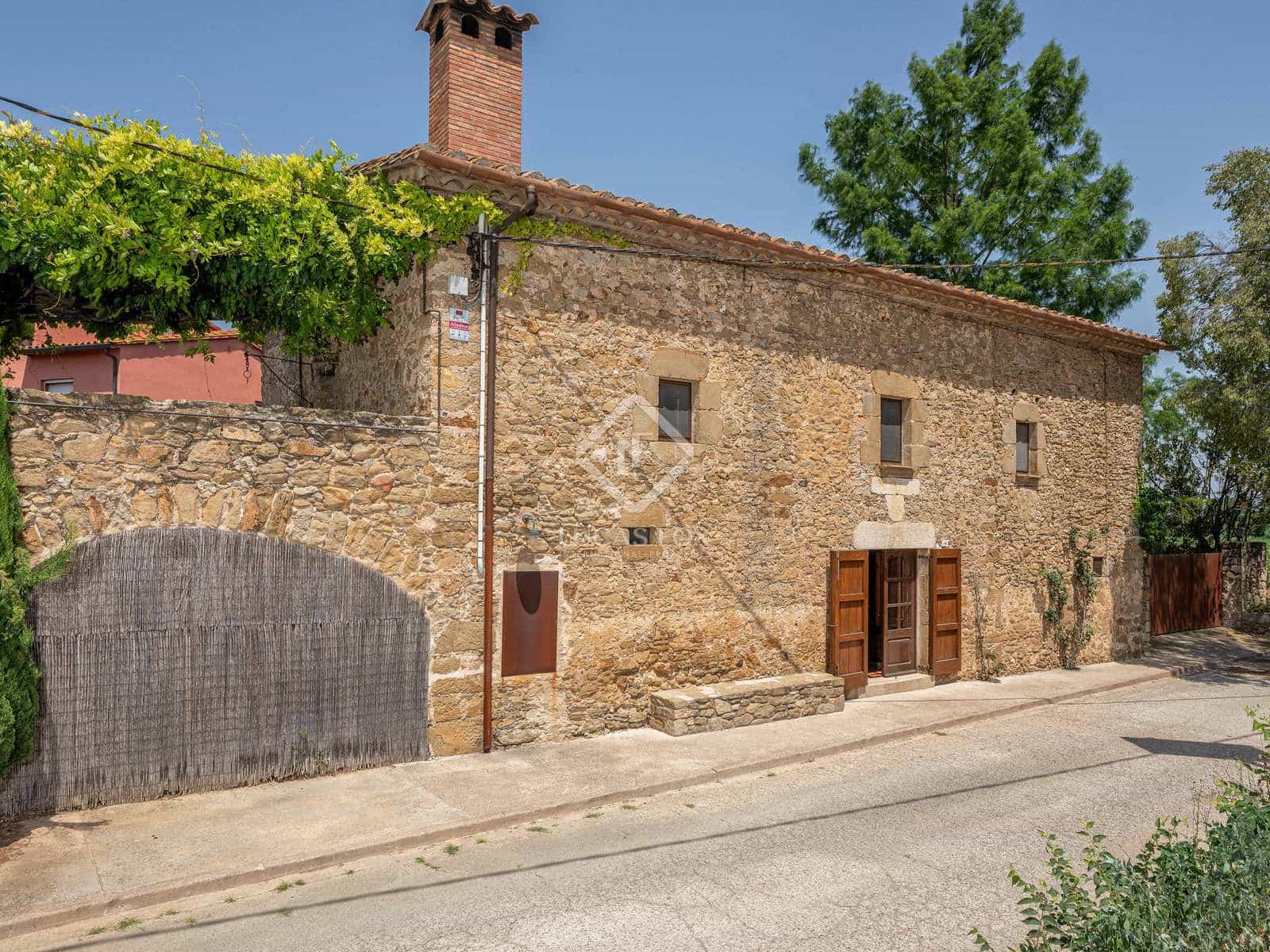 4 soveværelse Finca/Landehus til salg i Flaca med swimmingpool garage - € 850.000 (Ref: 7713954)