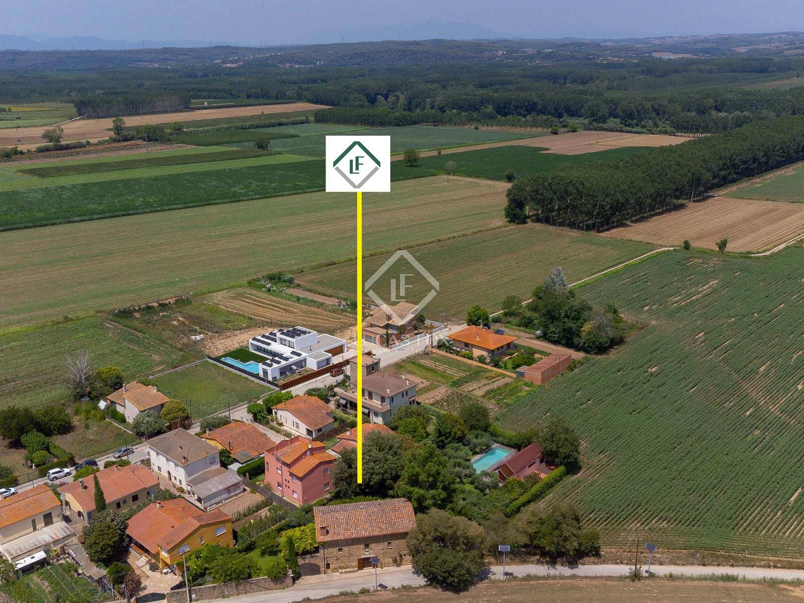 4 soveværelse Finca/Landehus til salg i Flaca med swimmingpool garage - € 850.000 (Ref: 7713954)