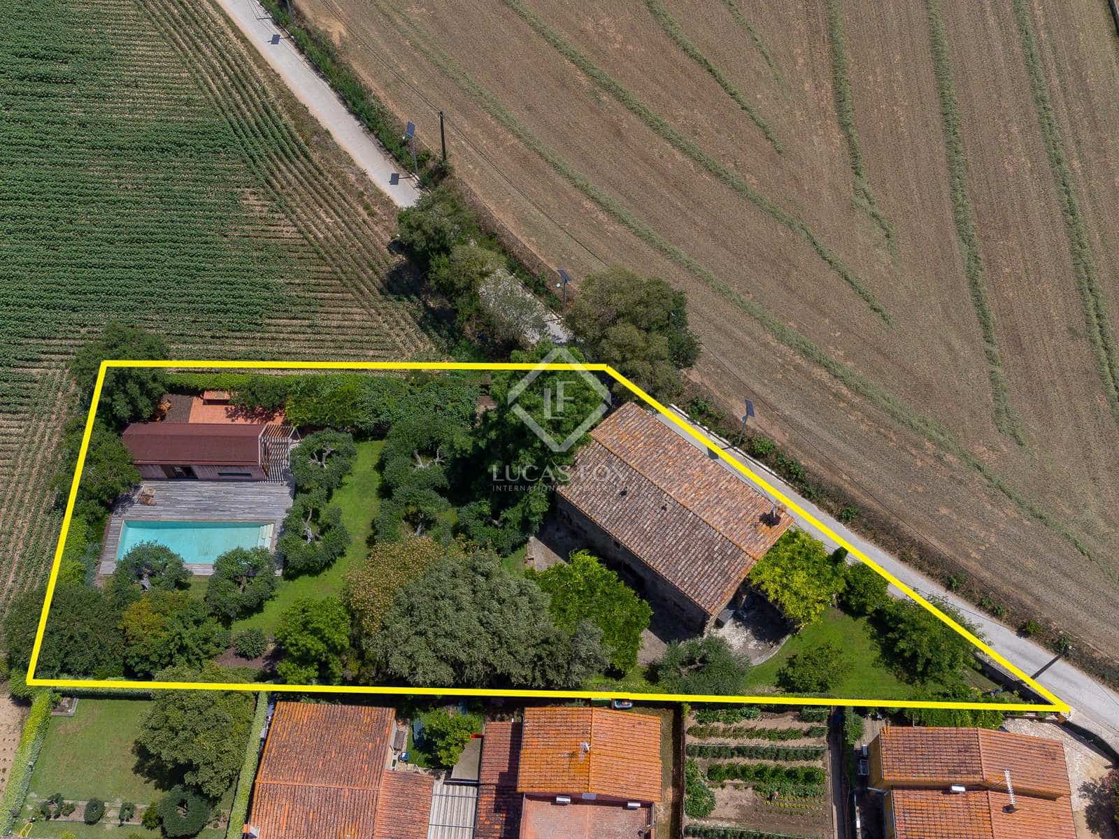 4 soveværelse Finca/Landehus til salg i Flaca med swimmingpool garage - € 850.000 (Ref: 7713954)