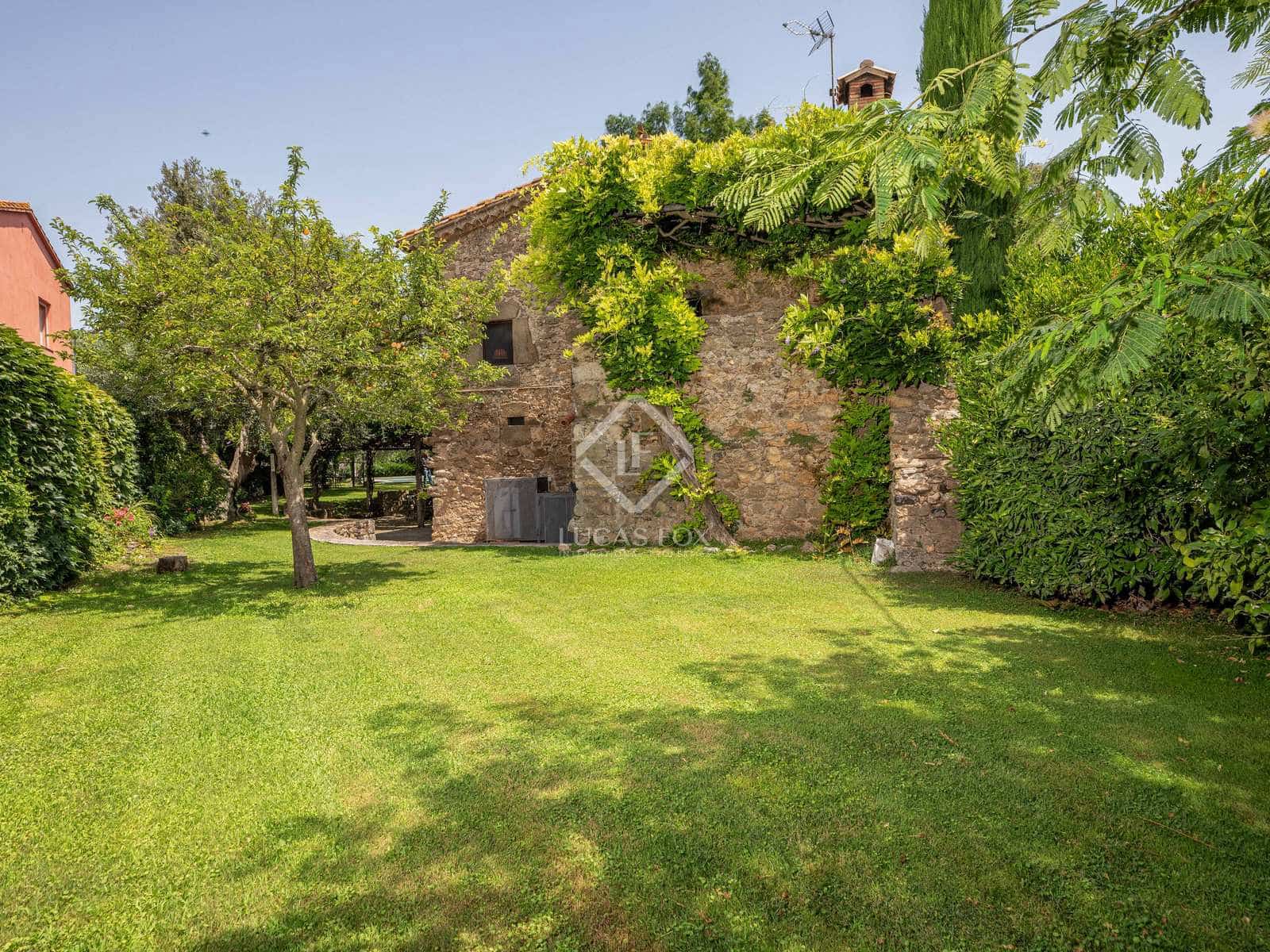 4 soveværelse Finca/Landehus til salg i Flaca med swimmingpool garage - € 850.000 (Ref: 7713954)