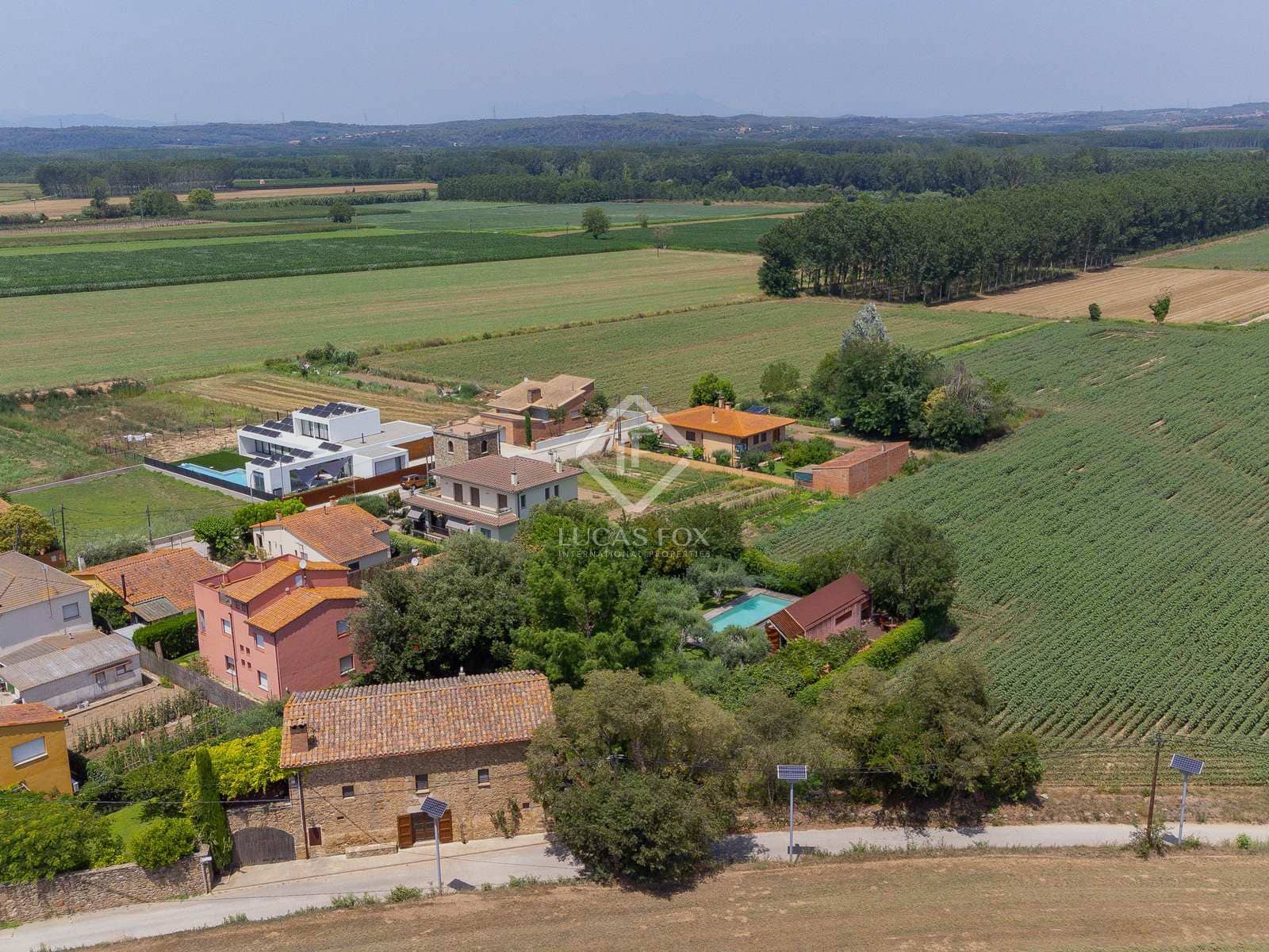 4 soveværelse Finca/Landehus til salg i Flaca med swimmingpool garage - € 850.000 (Ref: 7713954)