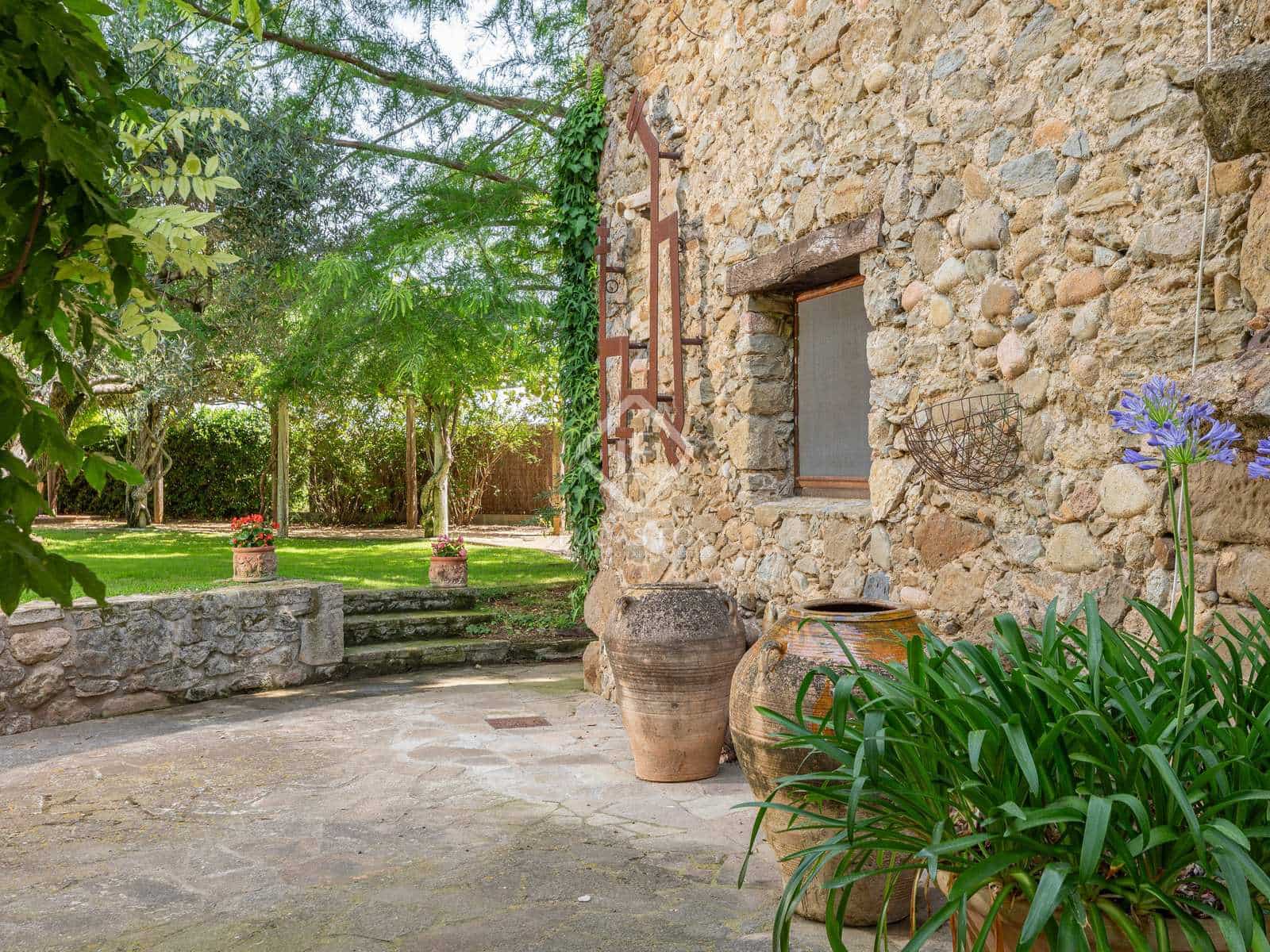 4 soveværelse Finca/Landehus til salg i Flaca med swimmingpool garage - € 850.000 (Ref: 7713954)