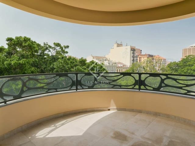 Kommersiell til salgs i Málaga by med garasje - € 855 000 (Ref: 7716598)