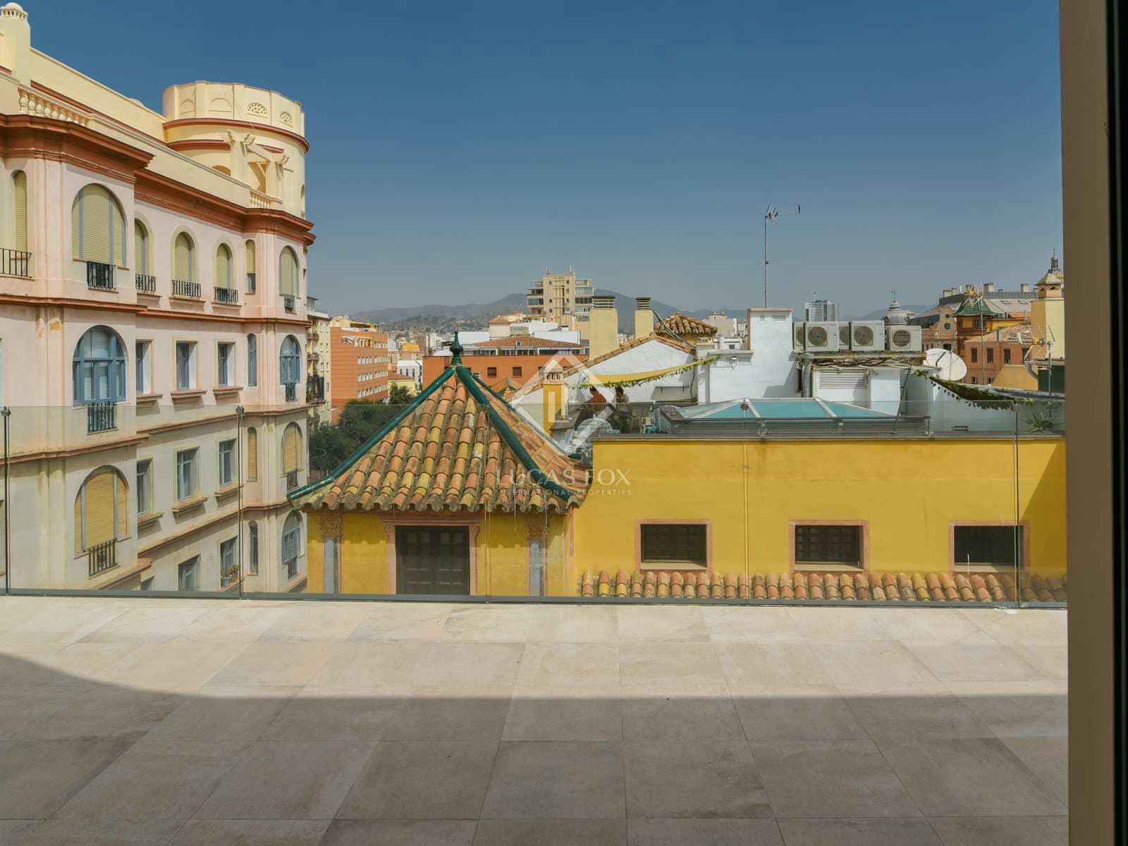 Commercieel te koop in Malaga stad met garage - € 855.000 (Ref: 7716598)