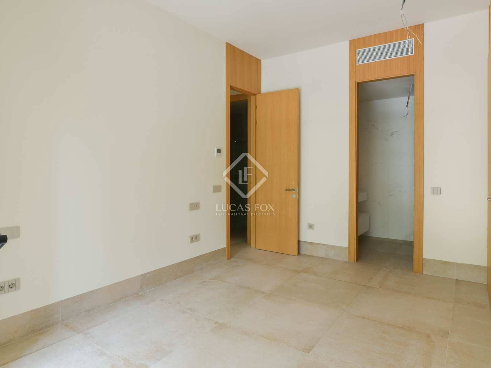 Commercieel te koop in Malaga stad met garage - € 855.000 (Ref: 7716598)