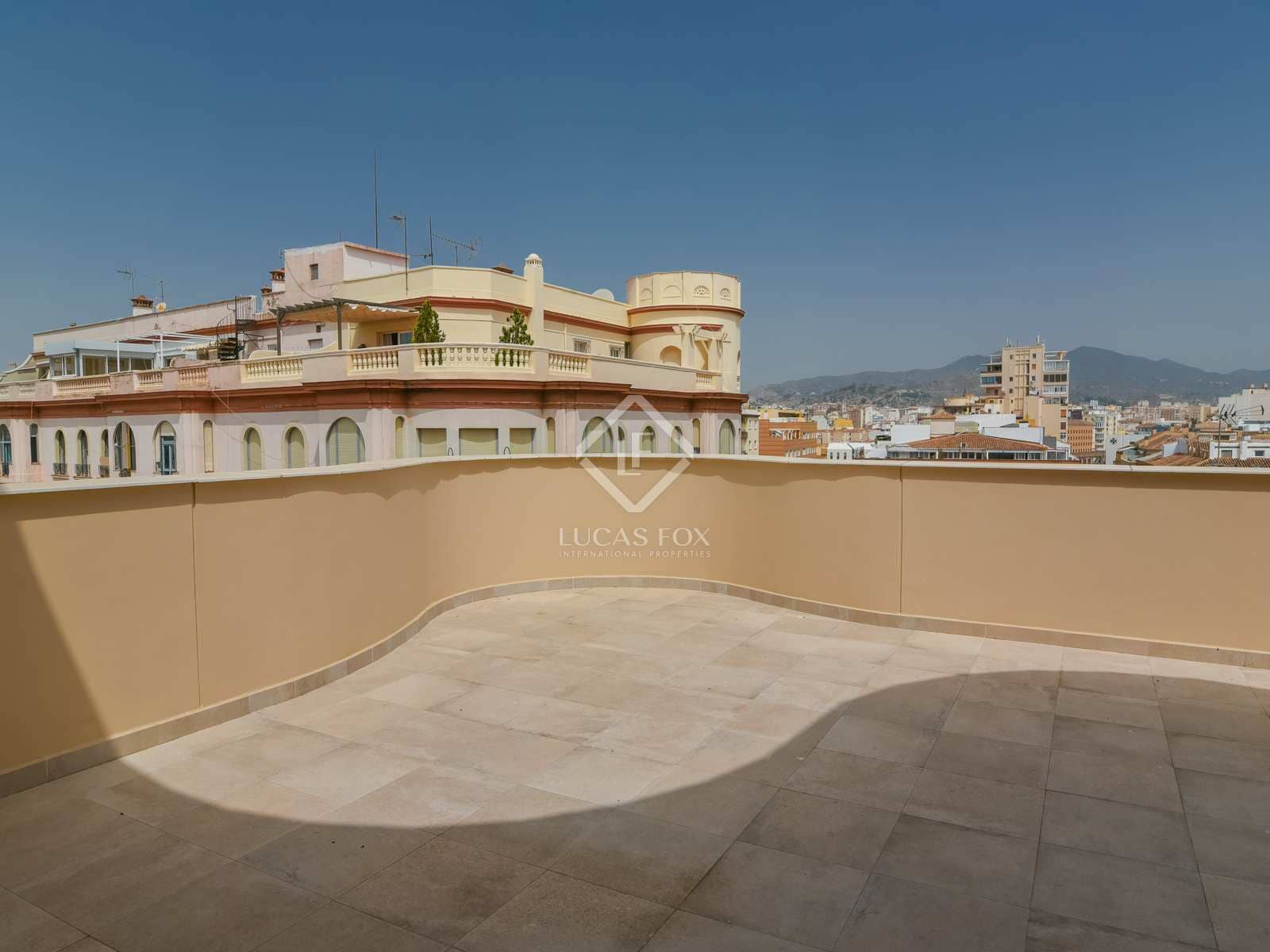 Commercieel te koop in Malaga stad met garage - € 855.000 (Ref: 7716598)
