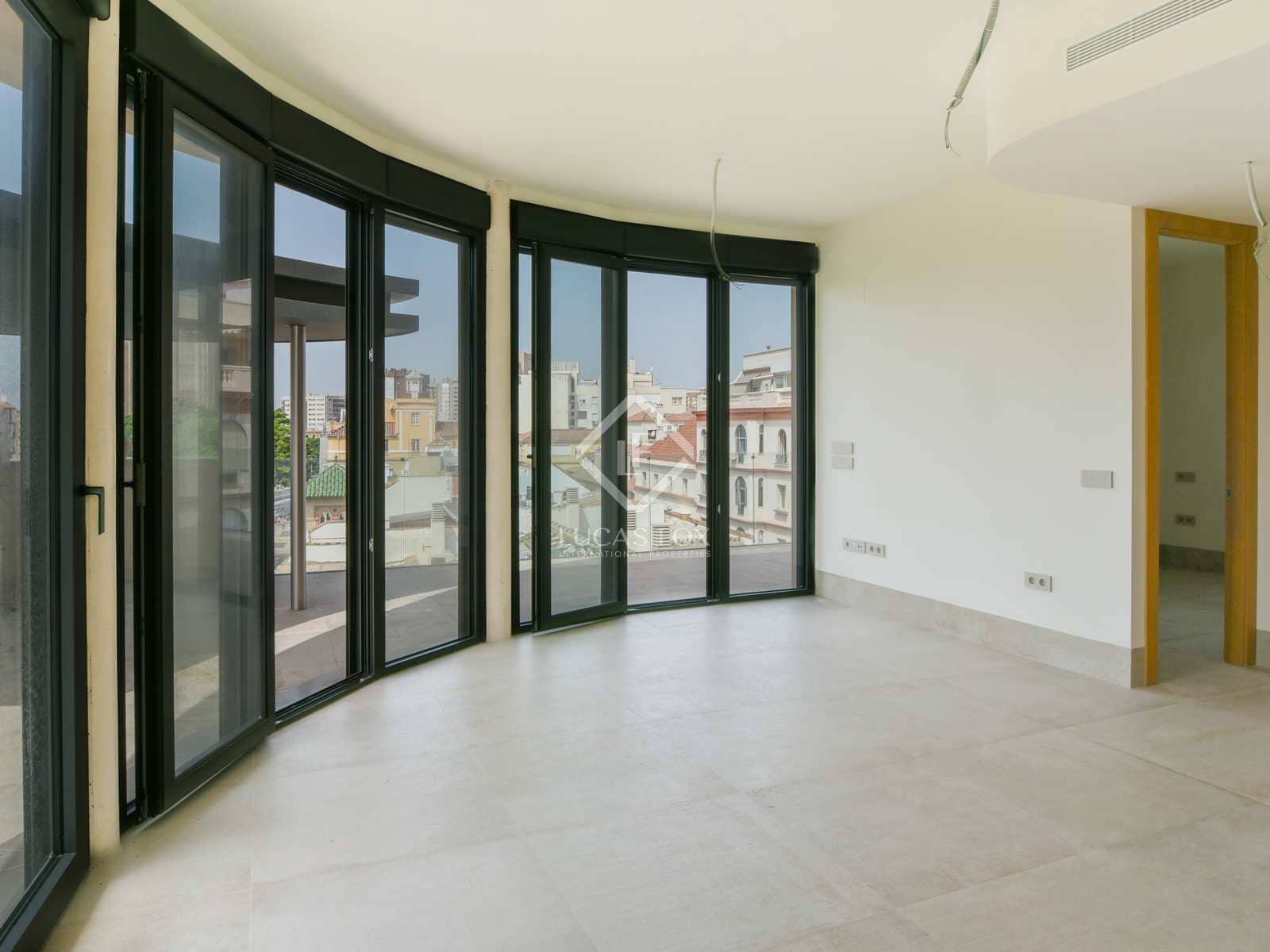 Commercieel te koop in Malaga stad met garage - € 855.000 (Ref: 7716598)