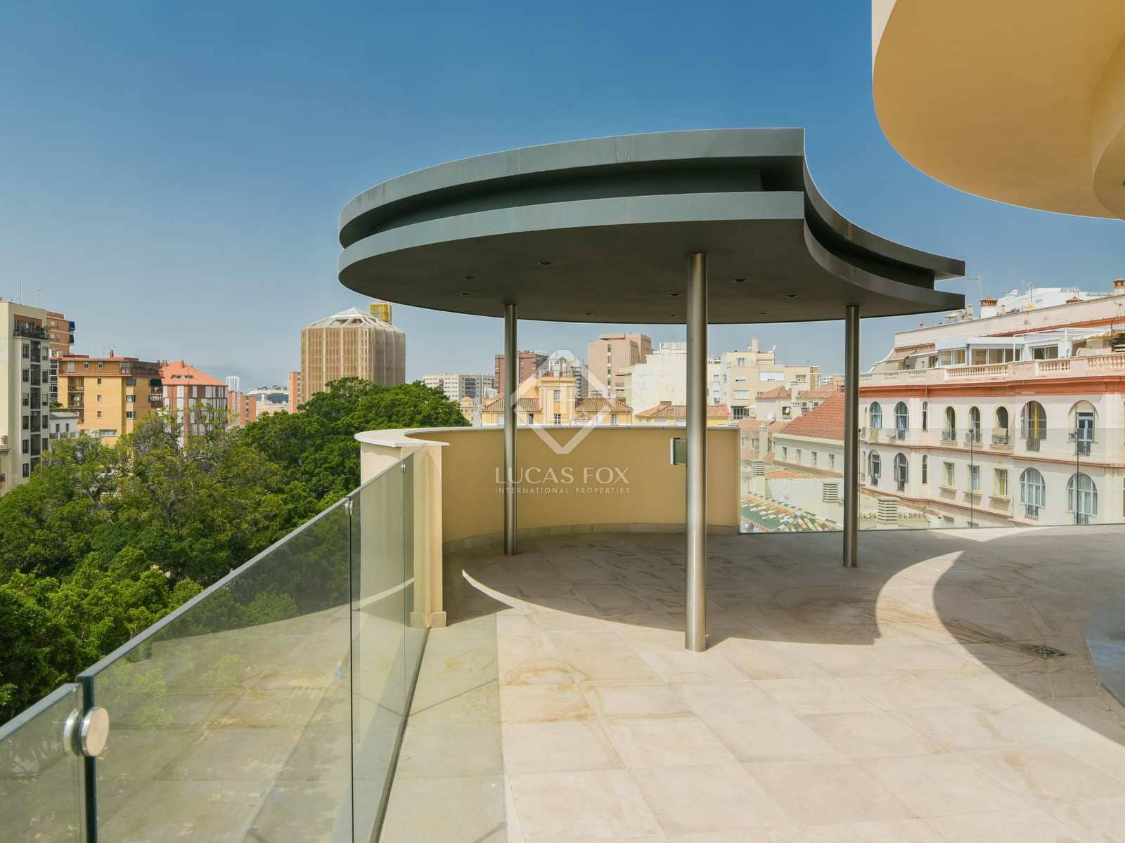 Commercieel te koop in Malaga stad met garage - € 855.000 (Ref: 7716598)