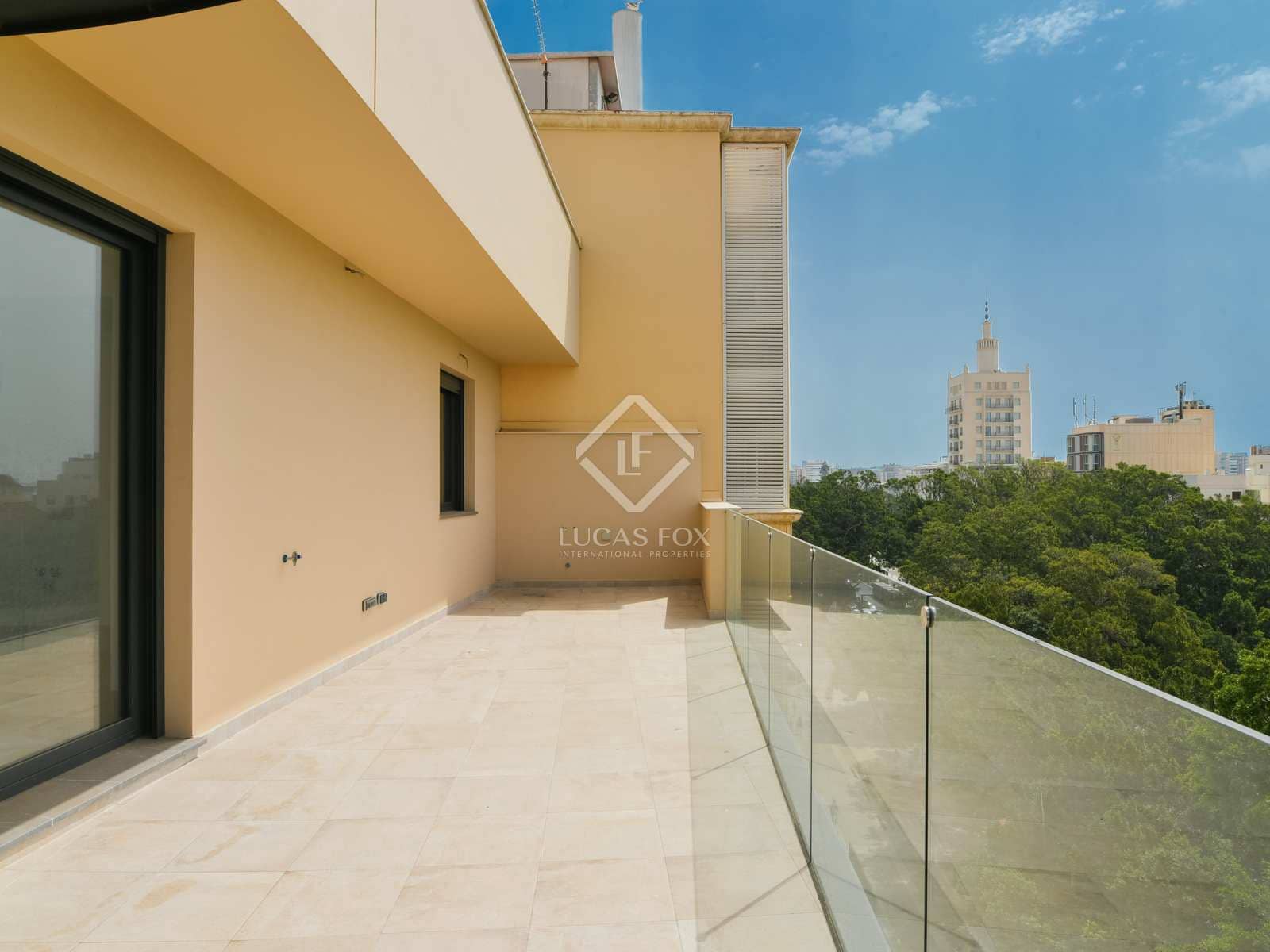 Commercieel te koop in Malaga stad met garage - € 855.000 (Ref: 7716598)