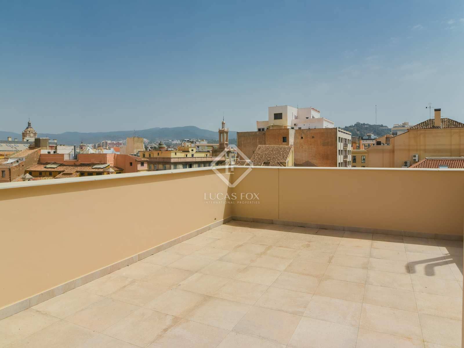 Commercieel te koop in Malaga stad met garage - € 855.000 (Ref: 7716598)