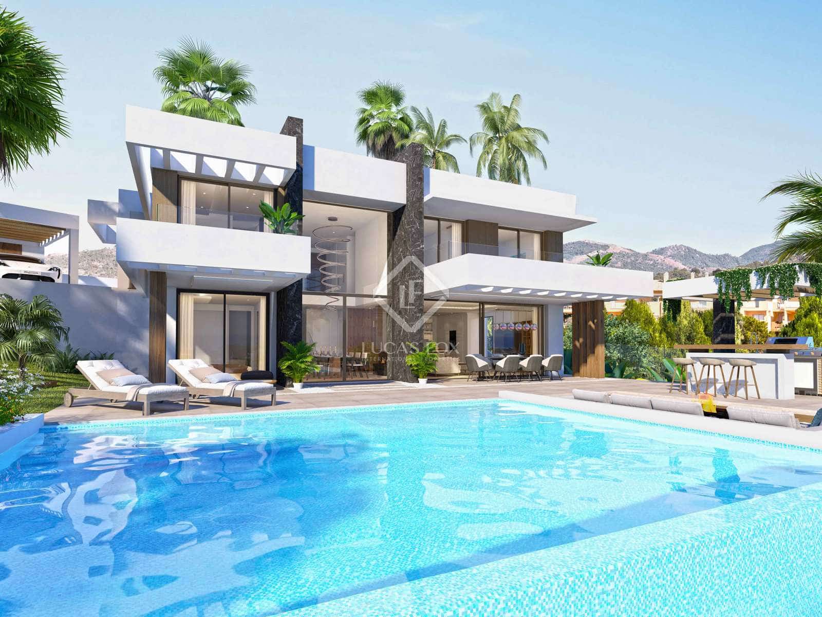 4 bedroom Villa for sale in Estepona with pool - € 1,895,000 (Ref: 7720700)