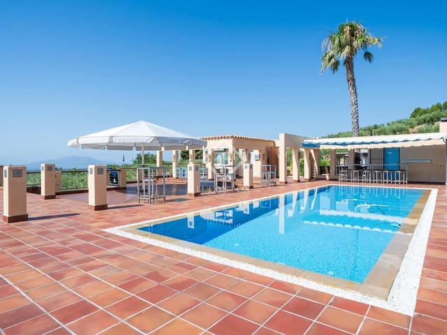 11 soverom Villa til salgs i Tortosa med svømmebasseng garasje - € 1 375 000 (Ref: 7720709)