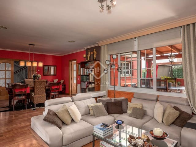 5 soverom Villa til salgs i Girona by med svømmebasseng garasje - € 1 090 000 (Ref: 7726817)