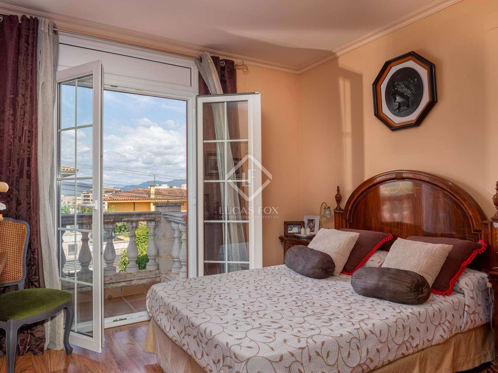 5 soveværelse Villa til salg i Girona by med swimmingpool garage - € 1.090.000 (Ref: 7726817)