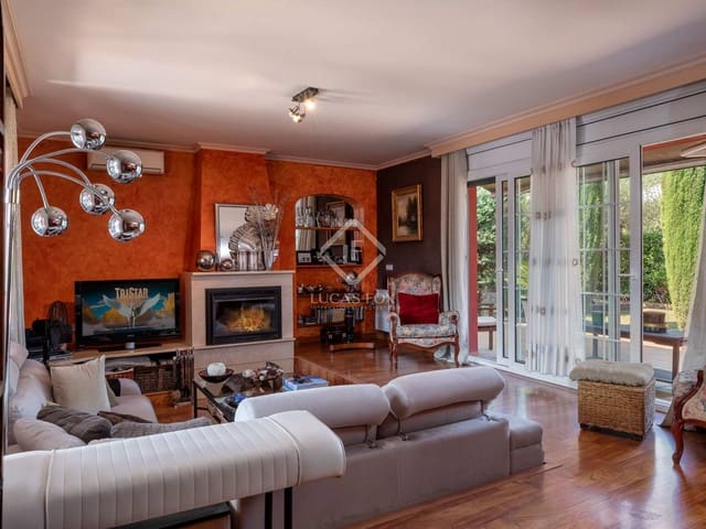 5 soverom Villa til salgs i Girona by med svømmebasseng garasje - € 1 090 000 (Ref: 7726817)