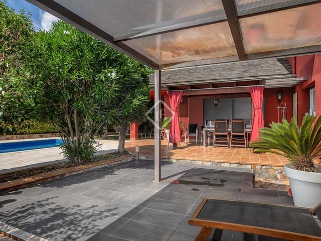 5 soverom Villa til salgs i Girona by med svømmebasseng garasje - € 1 090 000 (Ref: 7726817)