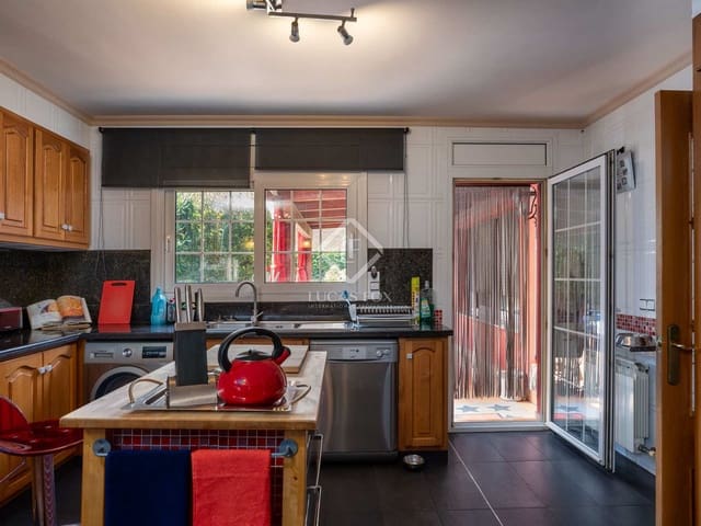 5 Zimmer Villa zu verkaufen in Girona Stadt mit Pool Garage - 1.090.000 € (Ref: 7726817)