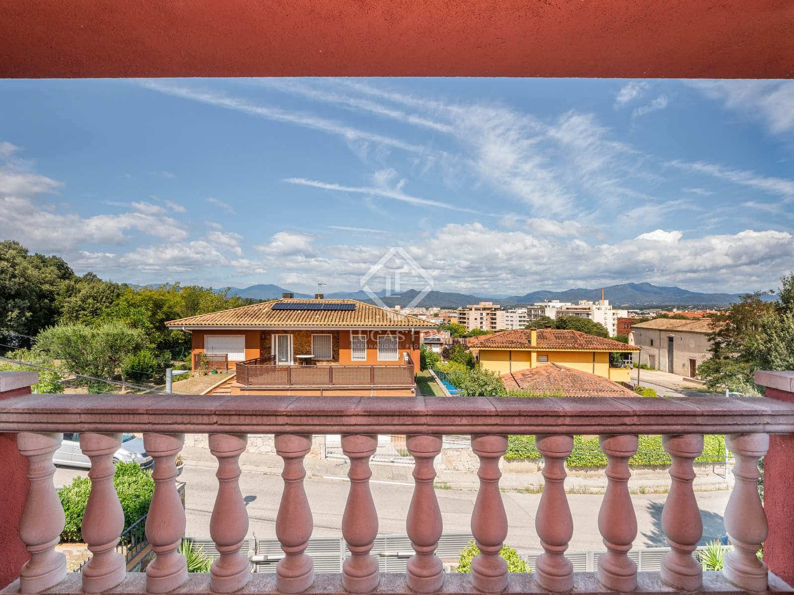 5 soveværelse Villa til salg i Girona by med swimmingpool garage - € 1.090.000 (Ref: 7726817)