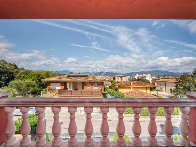 5 soverom Villa til salgs i Girona by med svømmebasseng garasje - € 1 090 000 (Ref: 7726817)