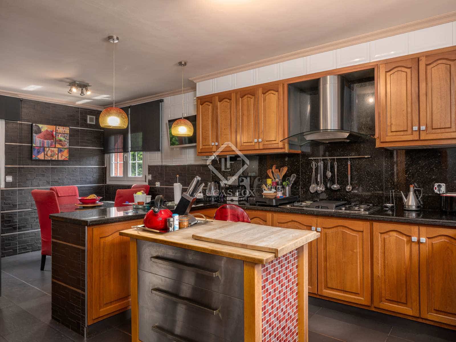 5 soveværelse Villa til salg i Girona by med swimmingpool garage - € 1.090.000 (Ref: 7726817)