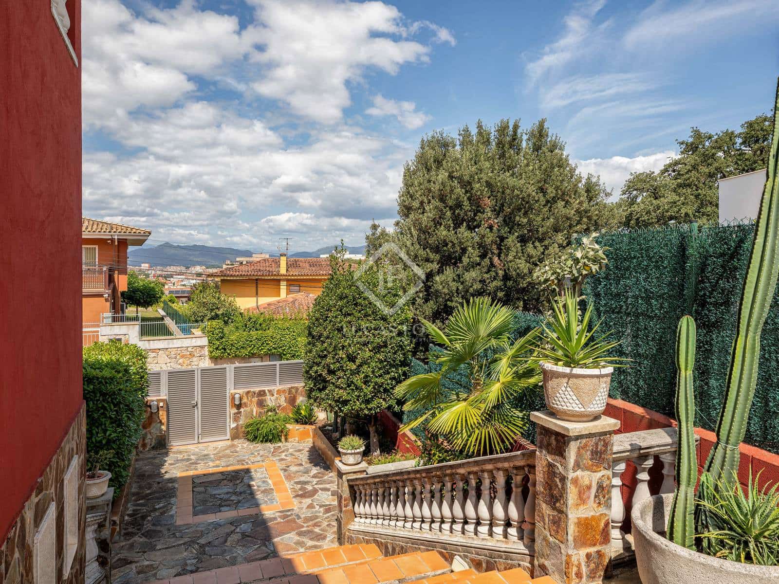 5 soveværelse Villa til salg i Girona by med swimmingpool garage - € 1.090.000 (Ref: 7726817)