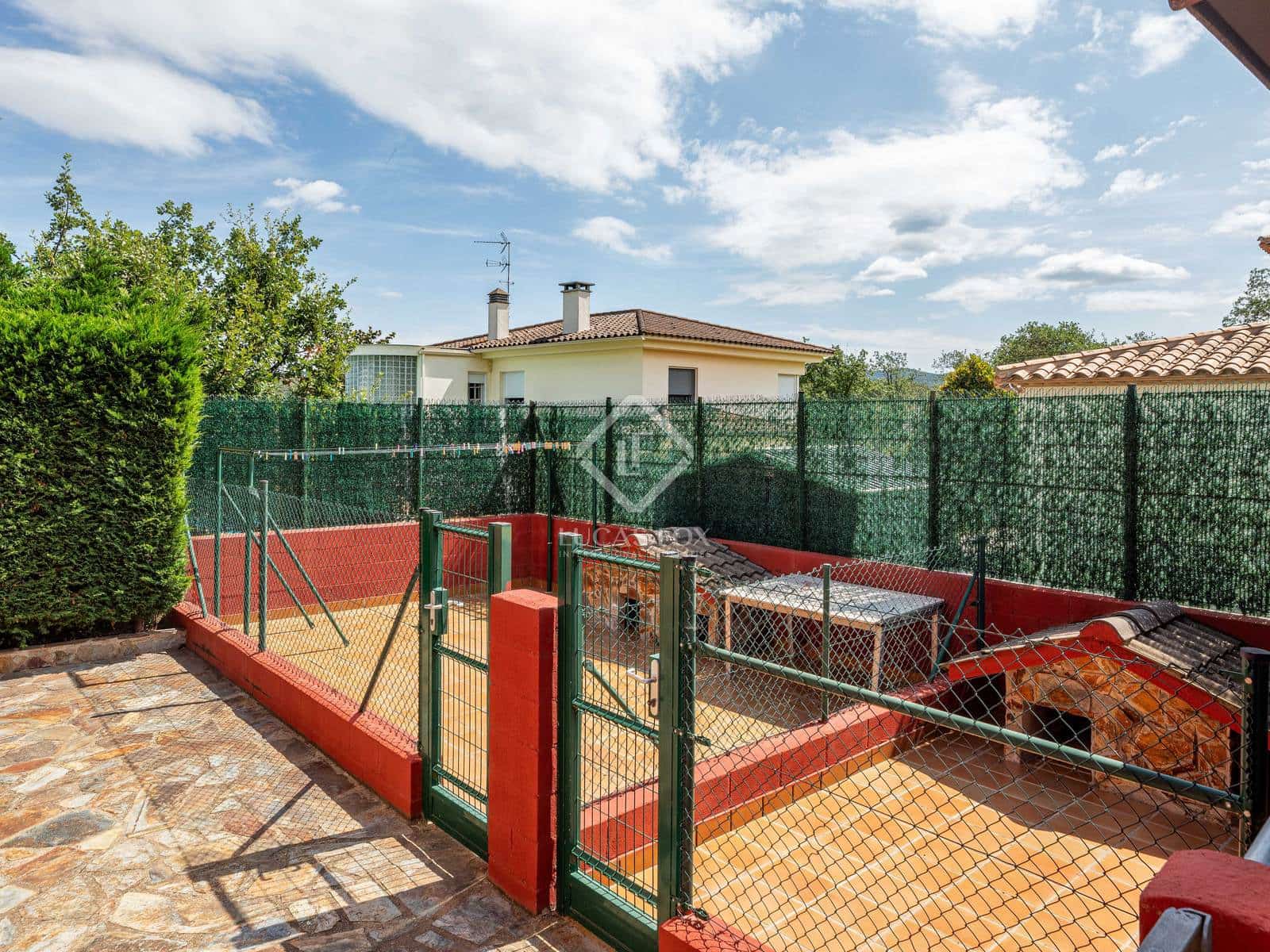 5 soveværelse Villa til salg i Girona by med swimmingpool garage - € 1.090.000 (Ref: 7726817)