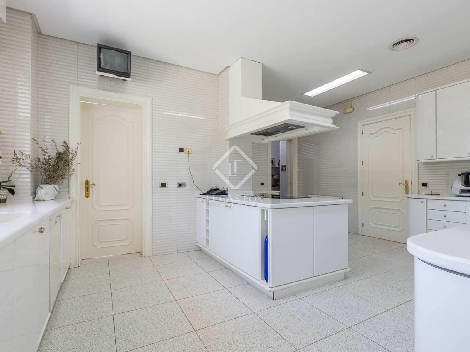 9 quarto Moradia para venda em Pozuelo de Alarcon com piscina - 3 950 000 € (Ref: 7726821)