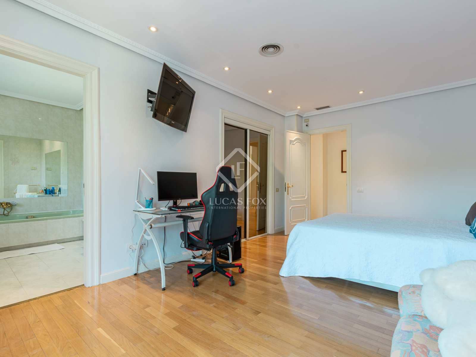 9 quarto Moradia para venda em Pozuelo de Alarcon com piscina - 3 950 000 € (Ref: 7726821)