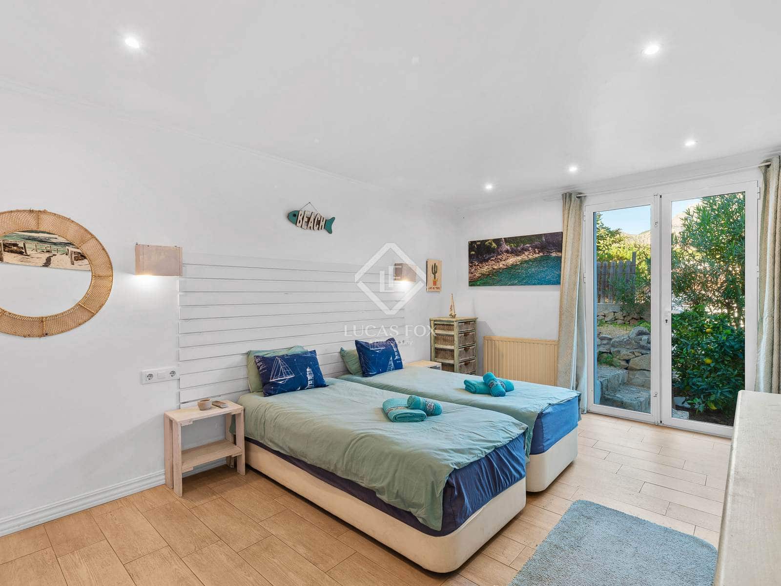 5 bedroom Villa for sale in Calpe / Calp with pool garage - € 635,000 (Ref: 7730492)