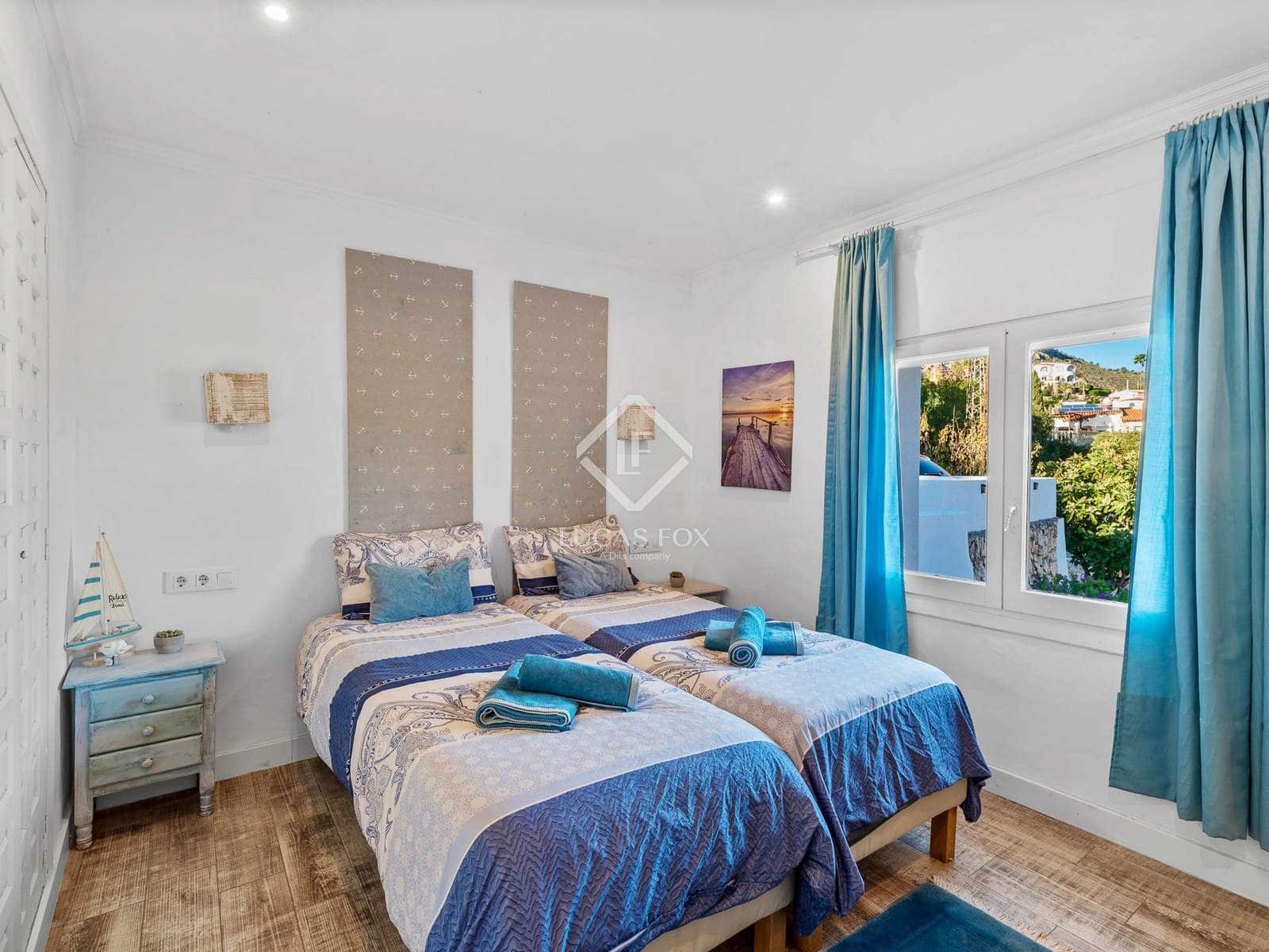 5 bedroom Villa for sale in Calpe / Calp with pool garage - € 635,000 (Ref: 7730492)