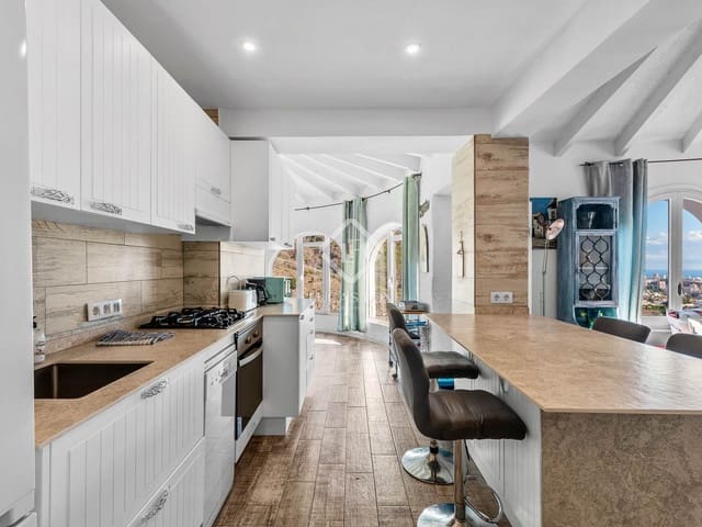 5 bedroom Villa for sale in Calpe / Calp with pool garage - € 635,000 (Ref: 7730492)